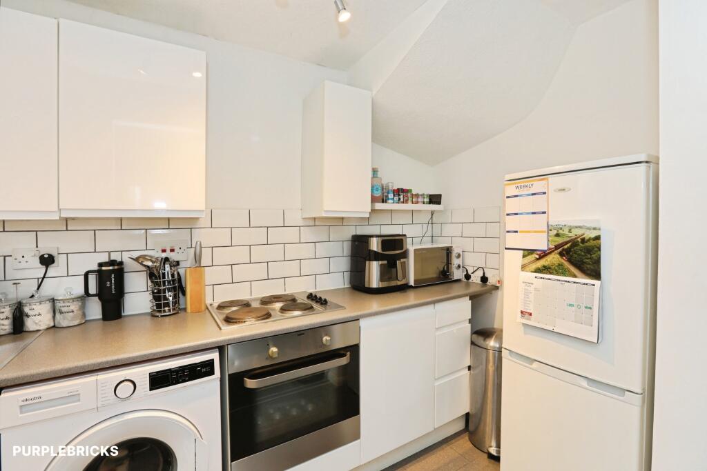 House in Tunbridge Wells, Southborough - More