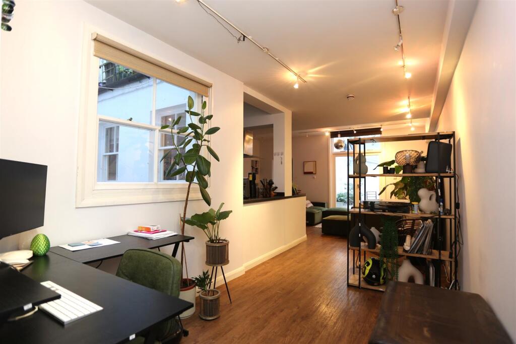 Apartment in Brighton - View 5