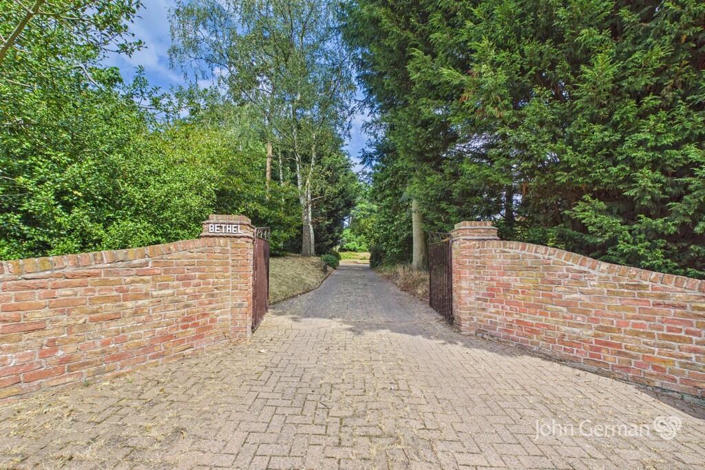 House in Stoke-on-Trent - View 2