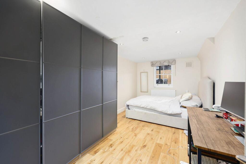 Apartment in London - View 5