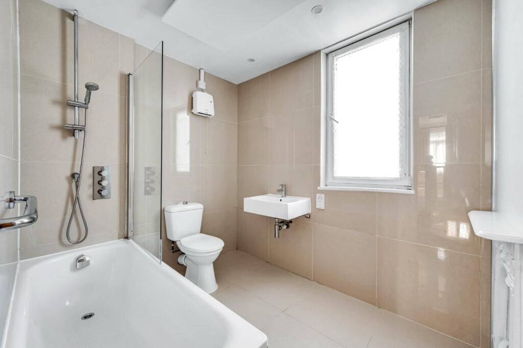 House in London - View 5