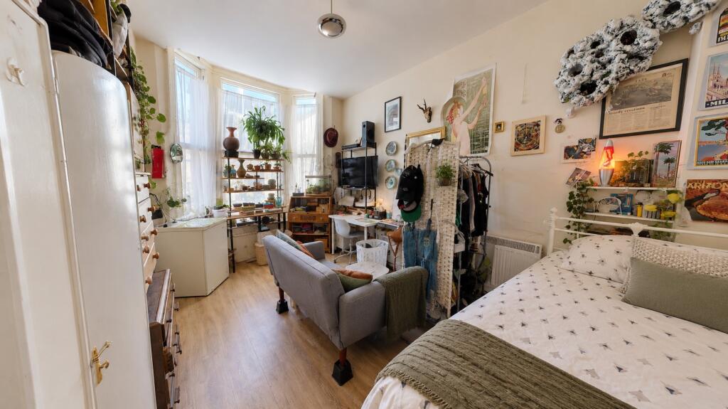 Apartment in Brighton - View 4