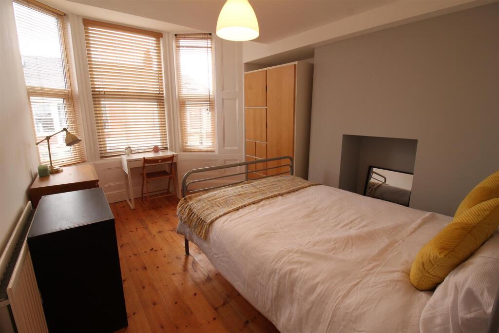 Apartment in Newcastle upon Tyne - View 4