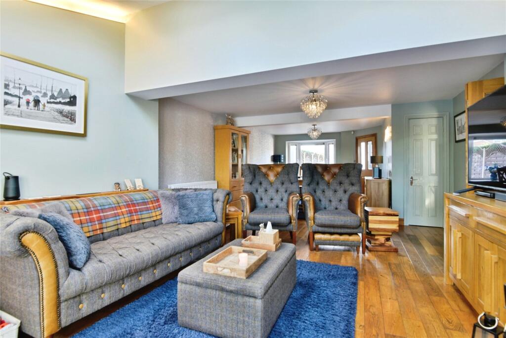 Whitchurch Grove, Newcastle, Staffordshire, ST5 photo 2