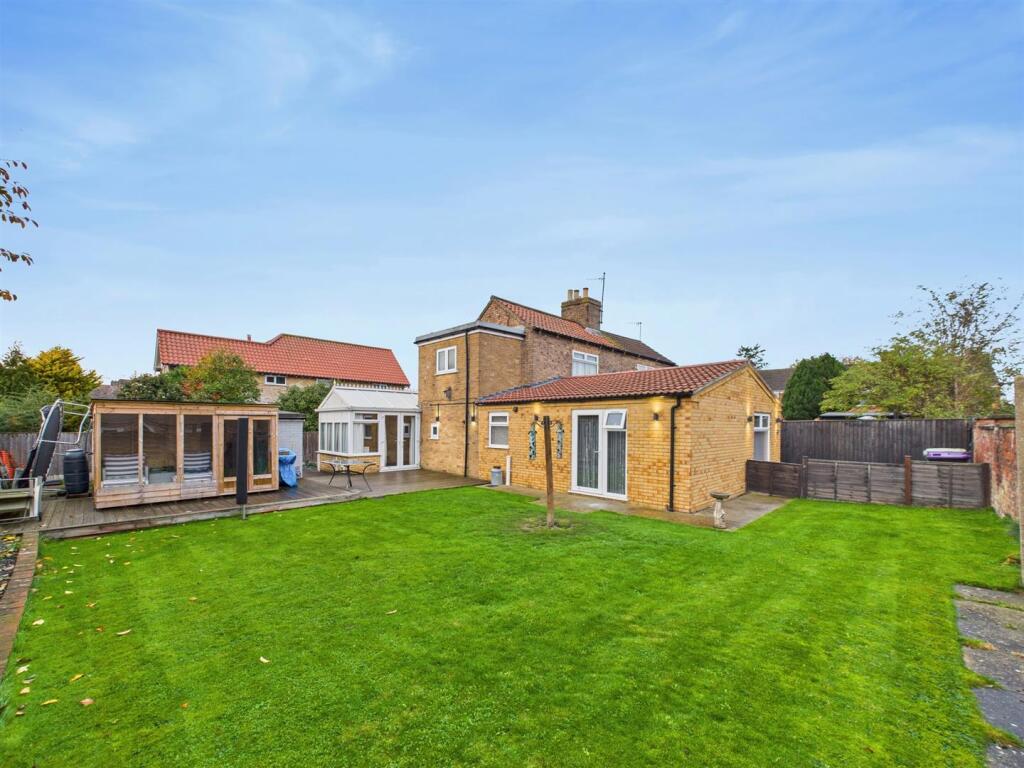 Main image of property: Commercial Road, Alford