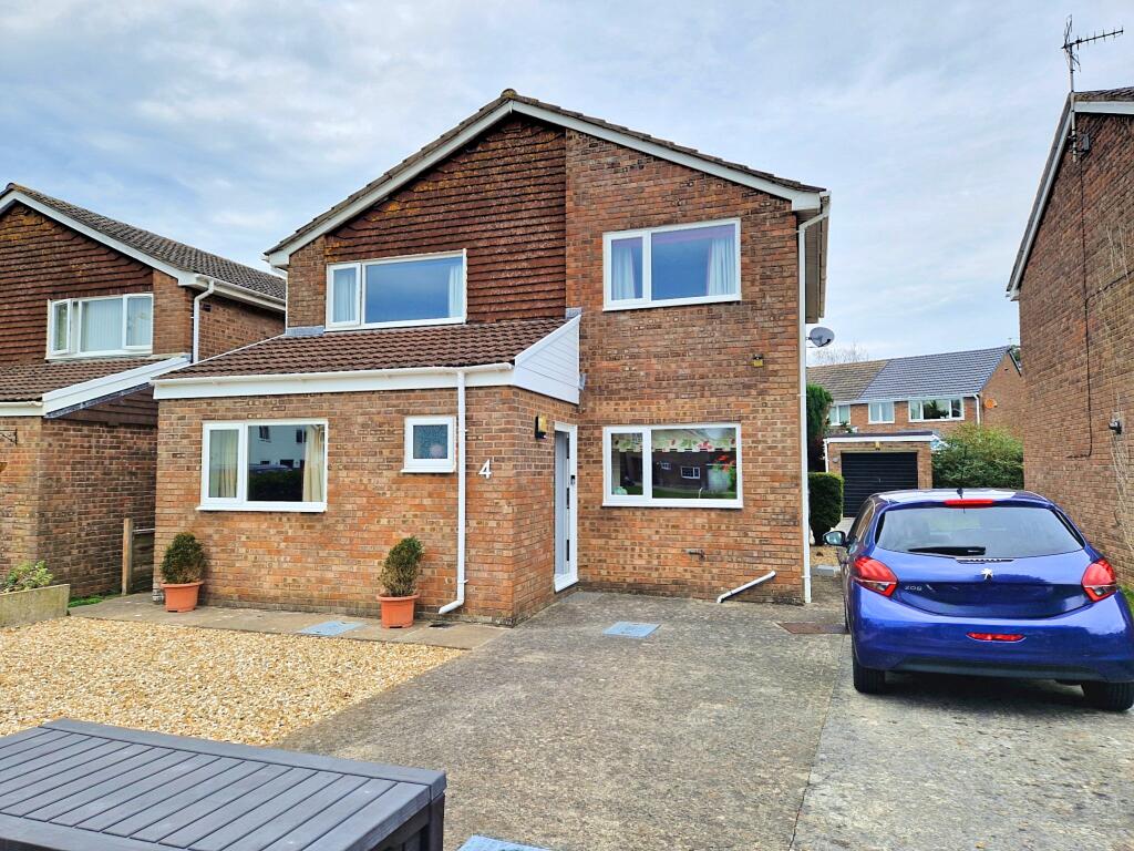 4 bedroom detached house for sale in Bryneglwys Gardens, Newton ...