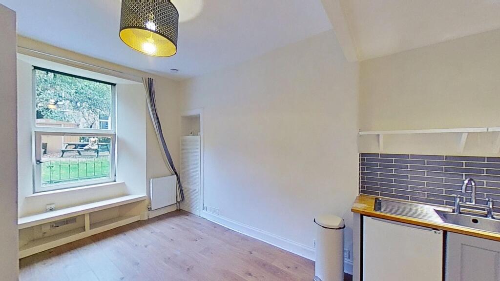 Apartment in Edinburgh - View 4