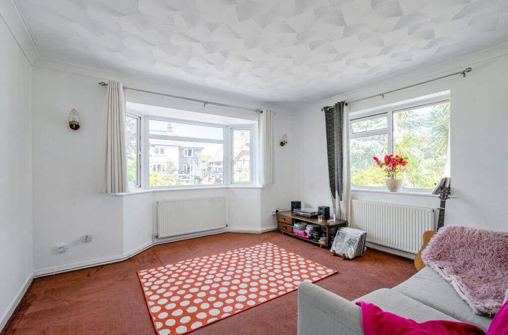 House in Southampton - More