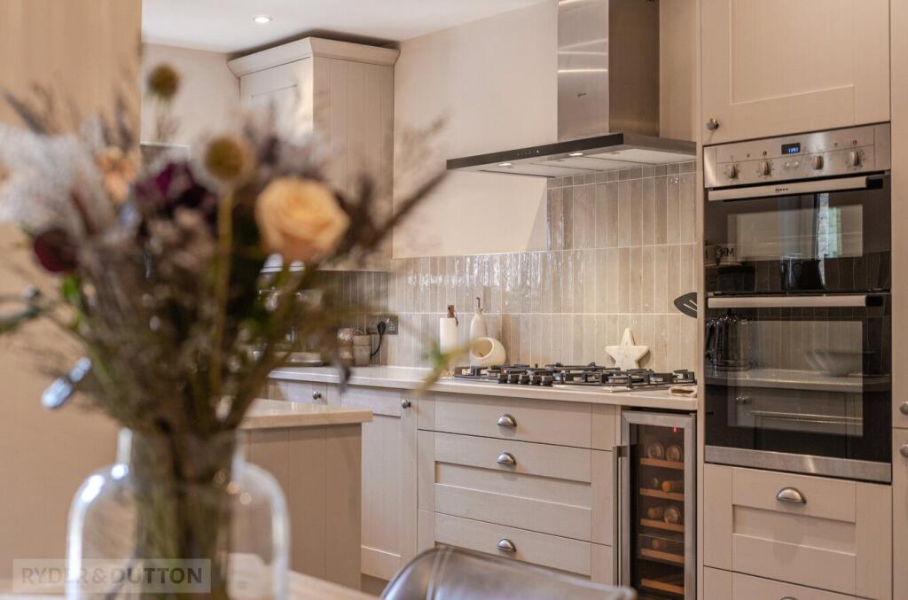 House in Calderdale, Heath, Salterhebble - View 4