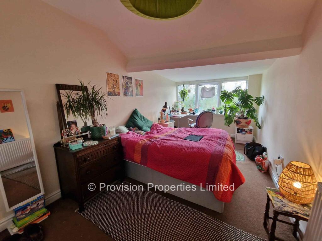 House in Leeds, Hyde Park - View 5