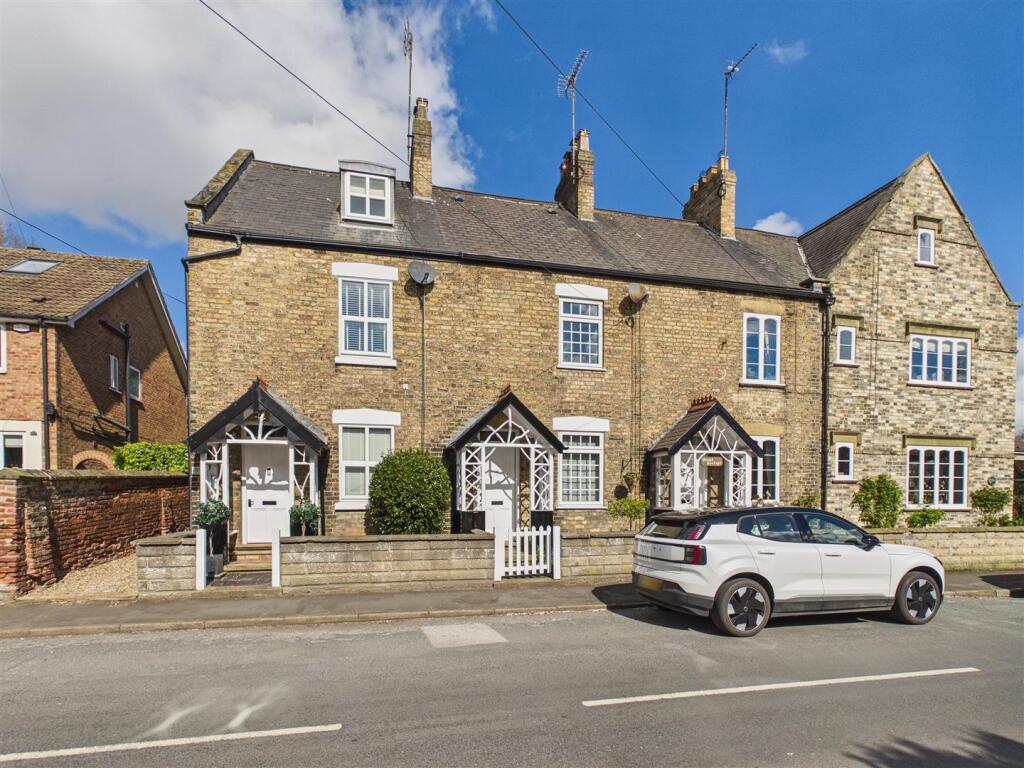 House in Hull - More