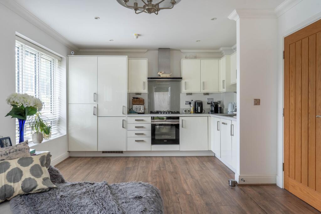 Butterwick Close, Barnt Green, B45 photo 4