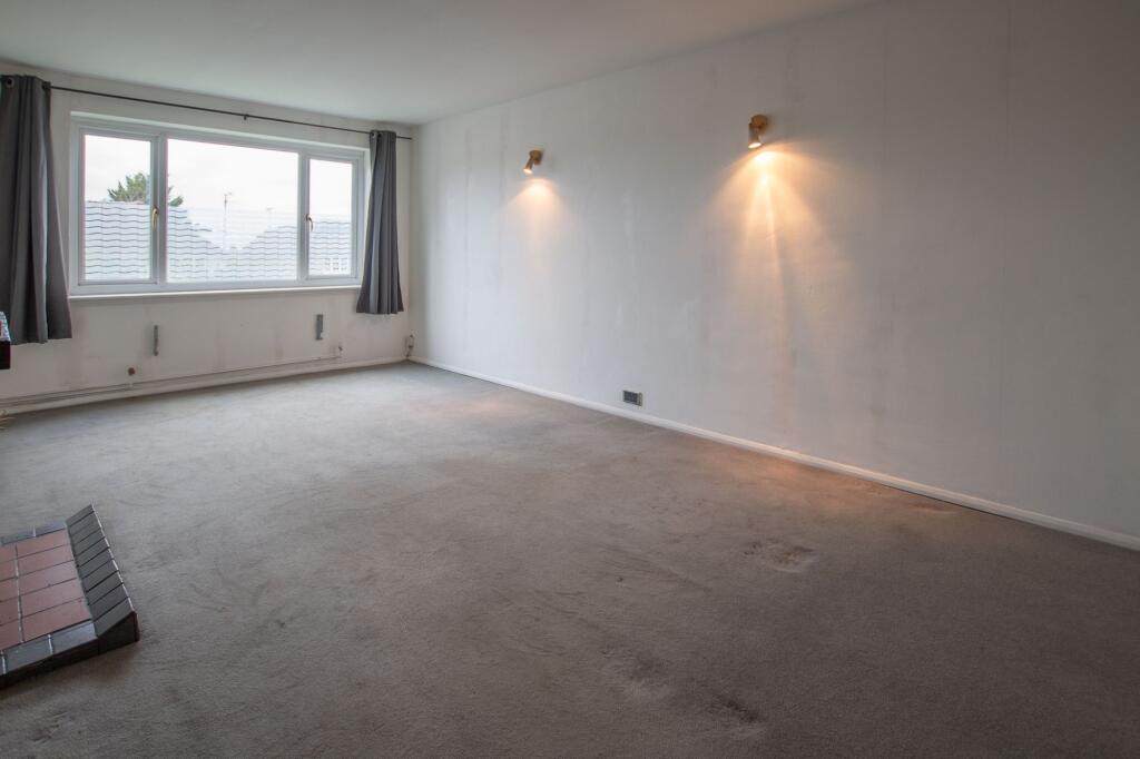 Apartment in Guildford, Stoughton - View 4