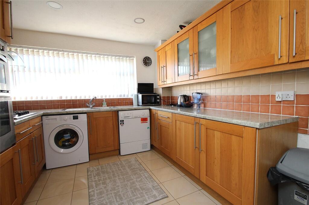 Bishopsfield Road, Fareham, Hampshire, PO14 - View 3