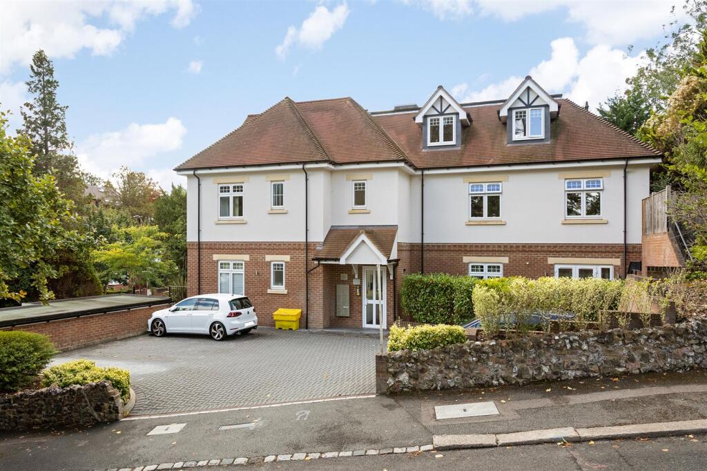 Woodcote Valley Road, Purley photo 3