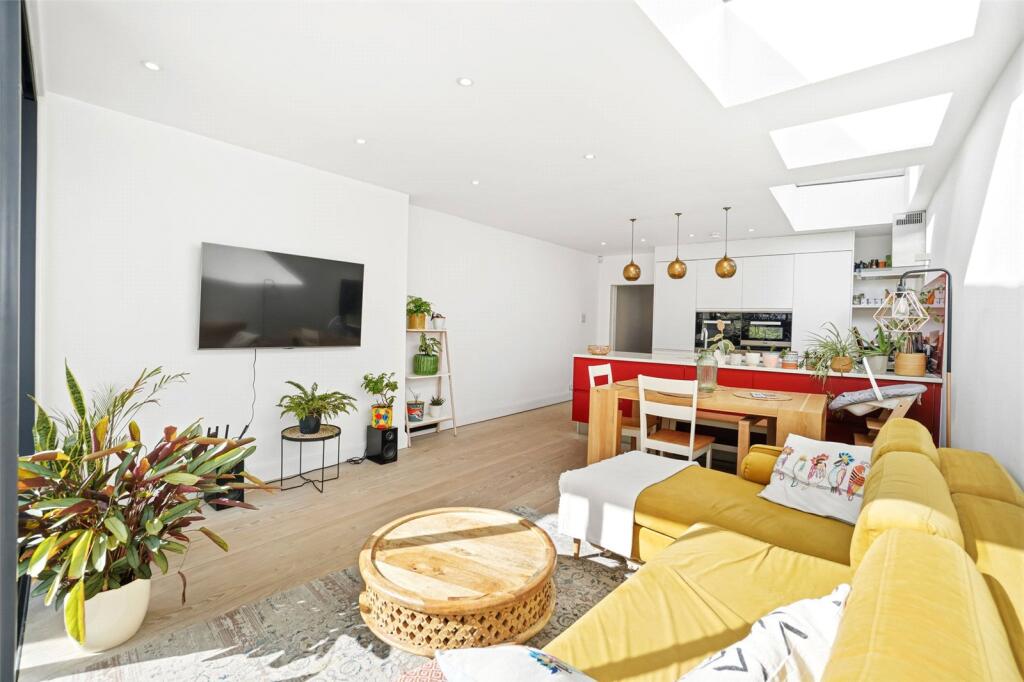 House in Twickenham - View 5