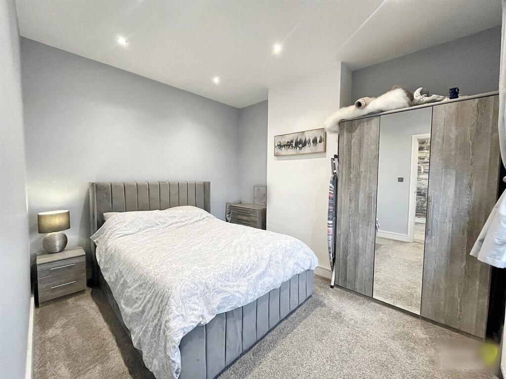 House in Newport - View 4