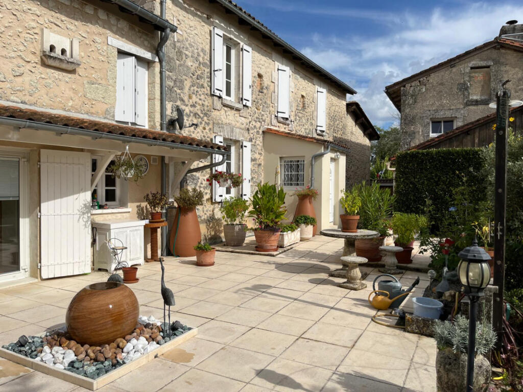 Main image of property: Poitou-Charentes, Charente, Aubeterre-sur-Dronne