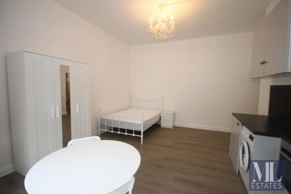 Studio flat for rent