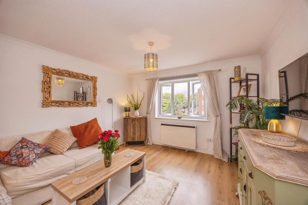 Apartment in Havant, Hampshire - More