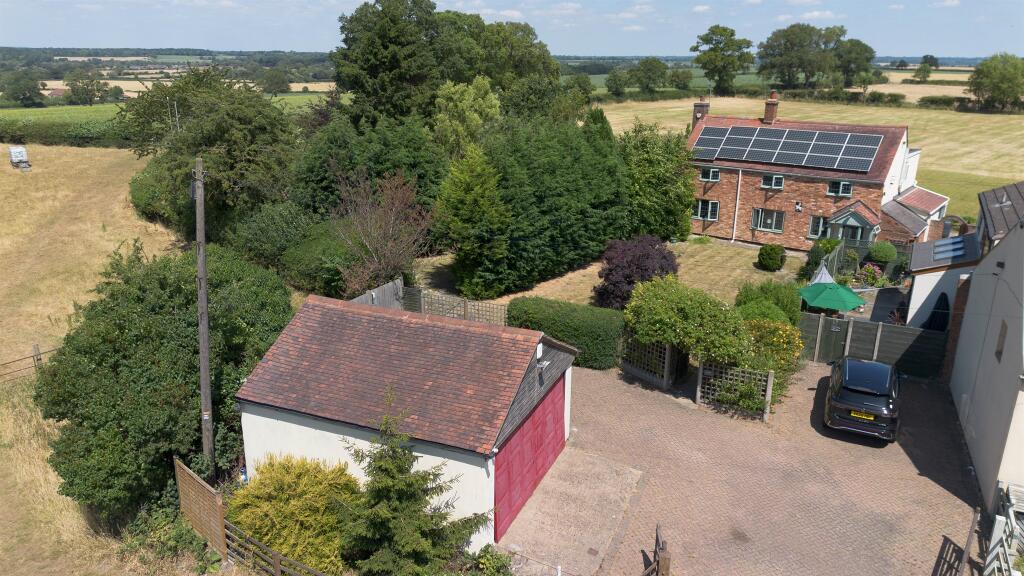 4-bed detached on London Road, Stretton On Dunsmore, Rugby, £525,000