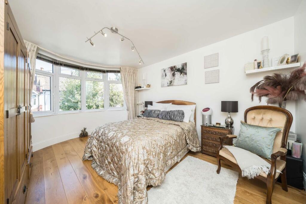 House in London - View 5
