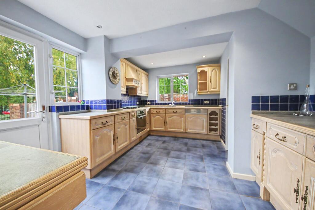 Medlar Close, Hedge End, SO30 photo 2