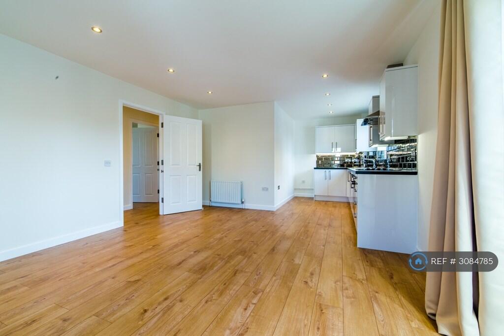 Apartment in Romford - View 4