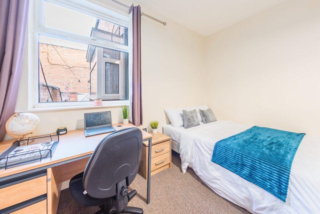 6 bedroom terraced house for rent