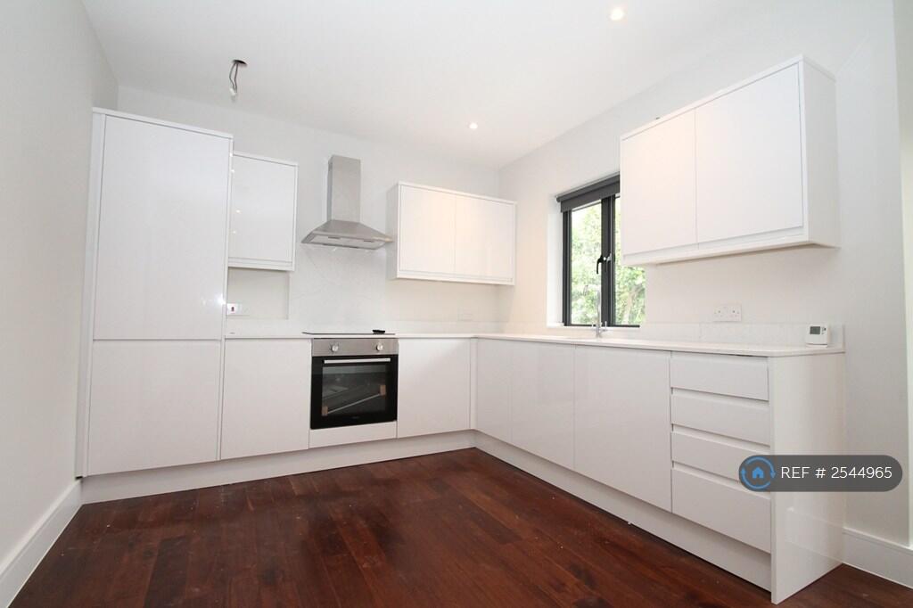 Apartment in London, Friern Barnet - More