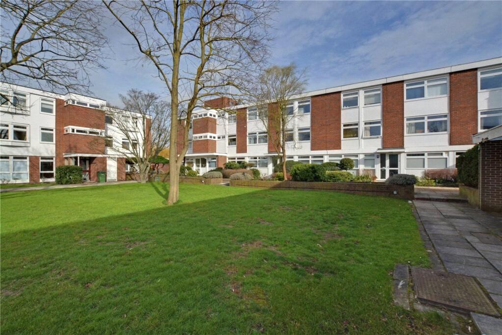1-bed flat on Sweyn Place, Blackheath, London, SE3, £250,000