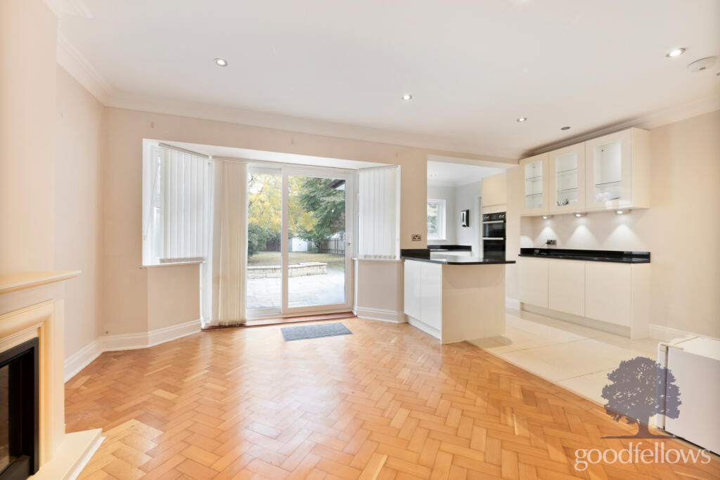 House in Sutton - View 4