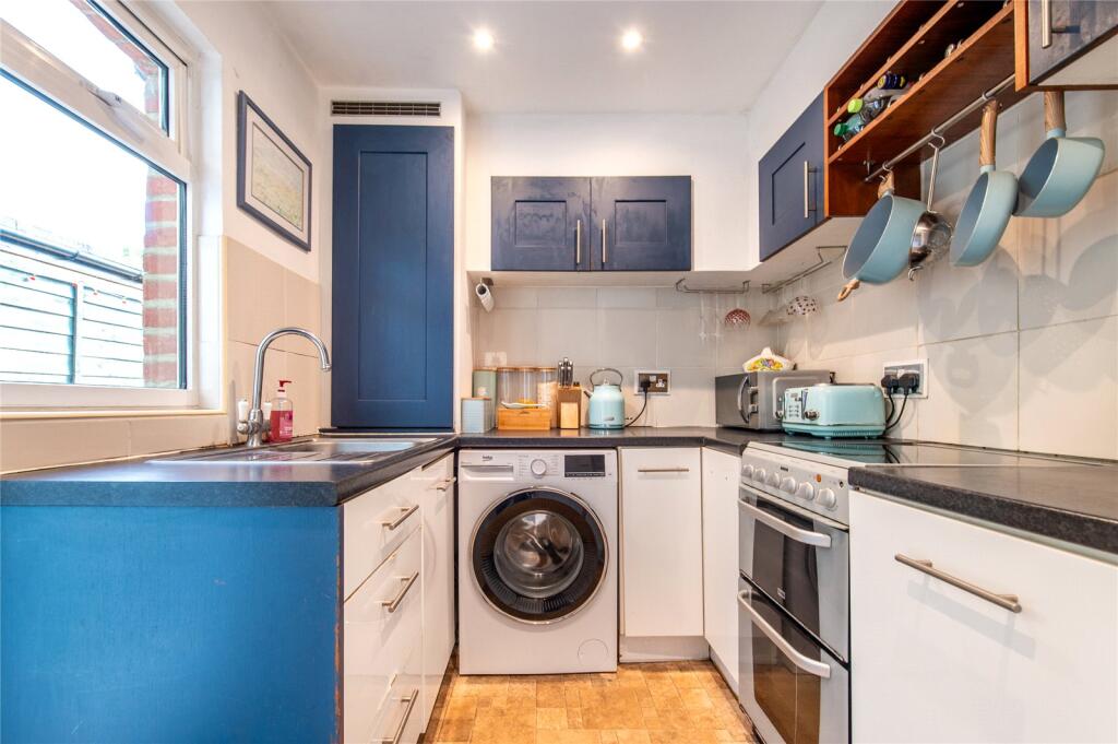 House in Dartford - More