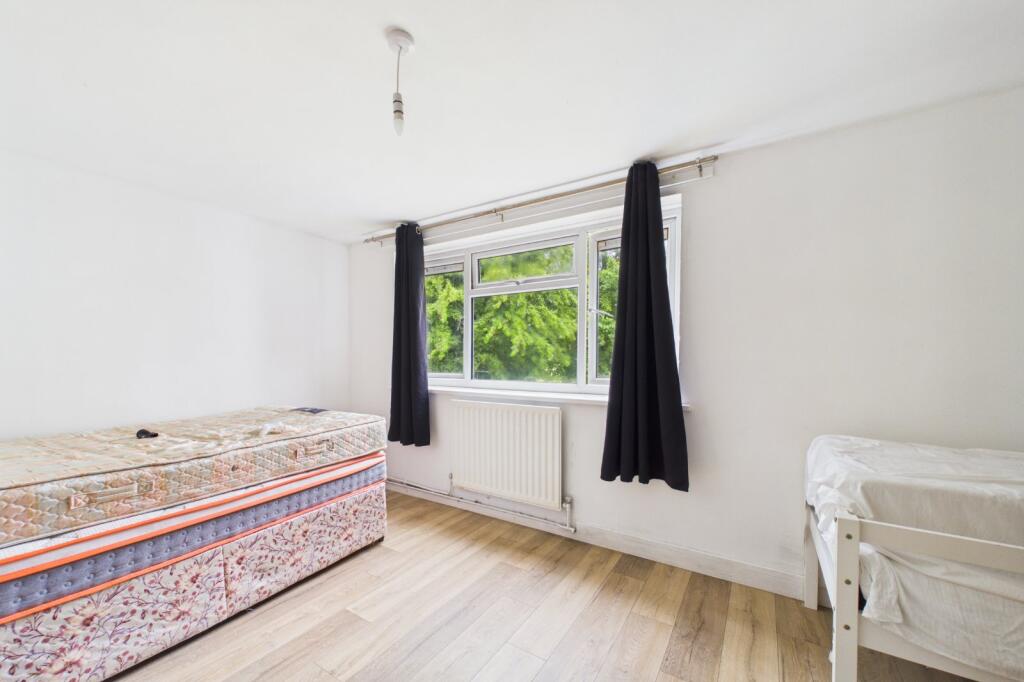 Apartment in Bracknell - More
