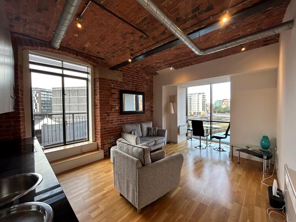 Main image of property: Roberts Wharf City Centre