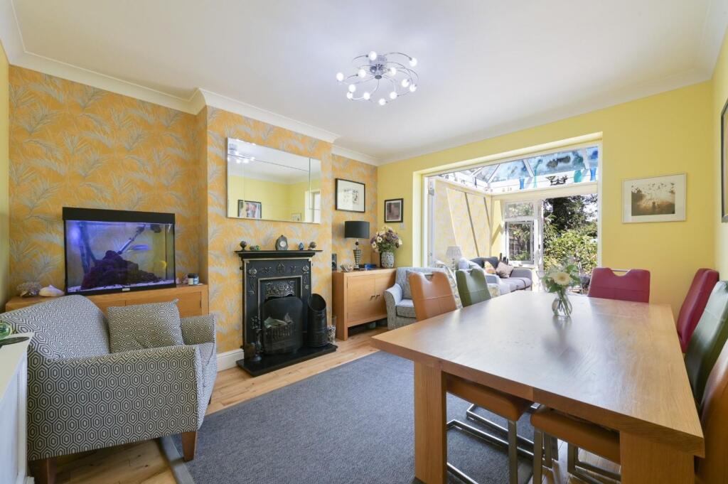 House in Epsom, Stoneleigh - View 4