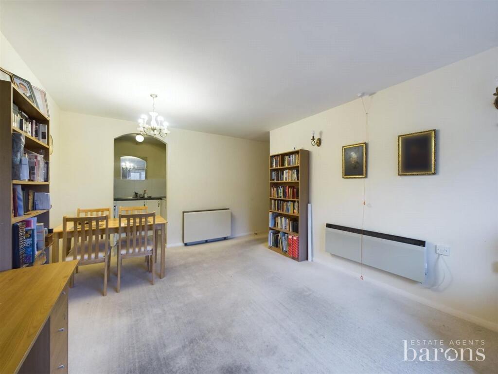 Apartment in Reading - View 5
