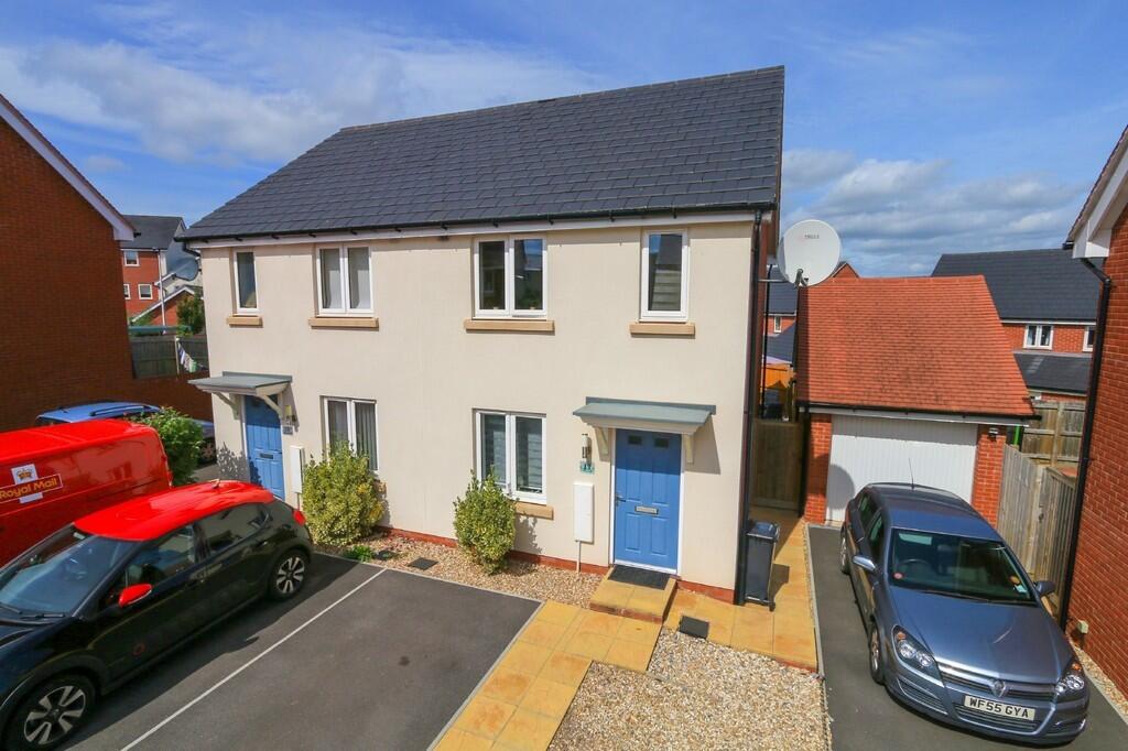 3-bed semi-detached on Farm Park, Cranbrook, EX5 7AQ, £240,000