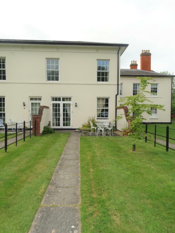 Main image of property: 11 Oxon Hall, Holyhead Road, Bicton, Shrewsbury, Shropshire, SY3 8BW