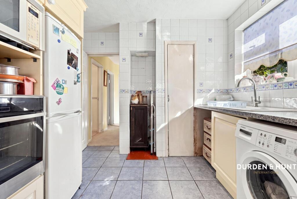 House in Rochford, Rayleigh - More