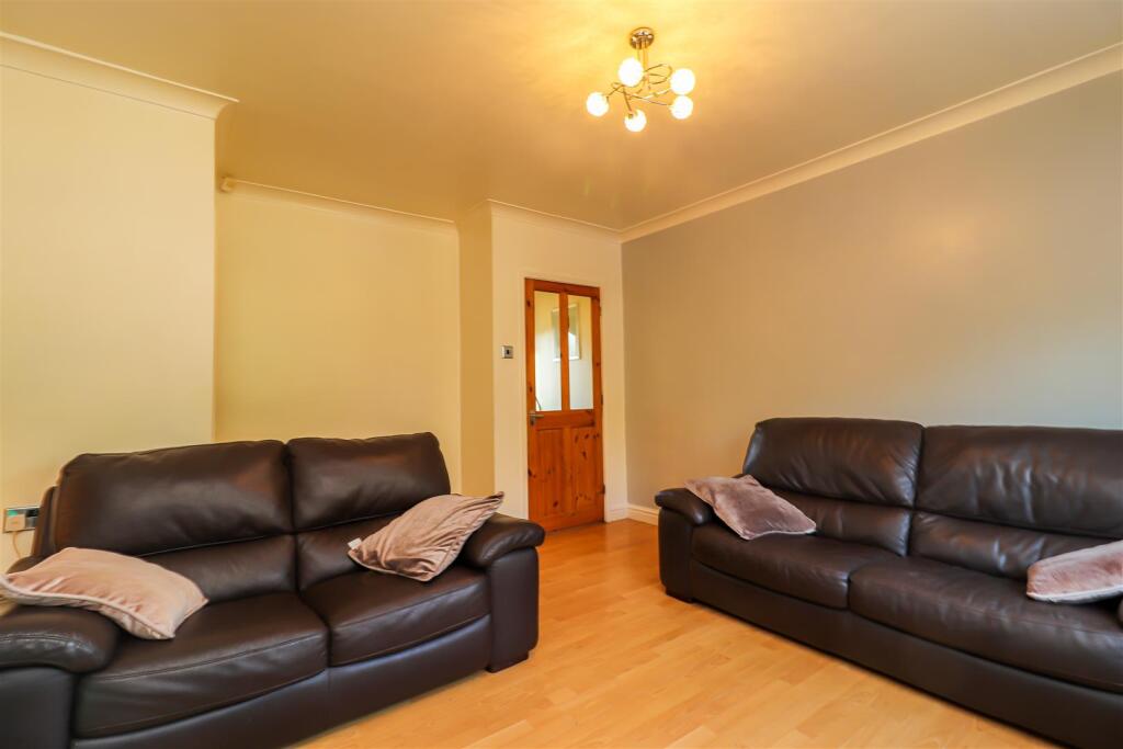 House in Wakefield, Stand Bridge, Pledwick - View 5