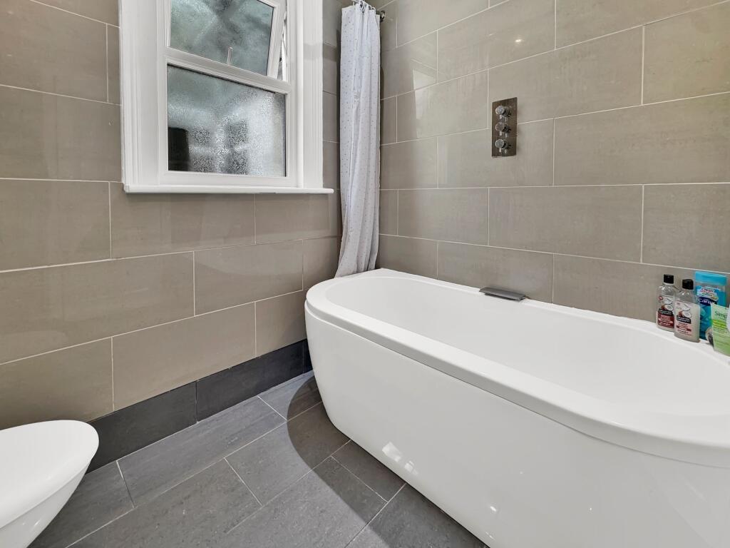Clatterford Road, Newport, PO30 - More