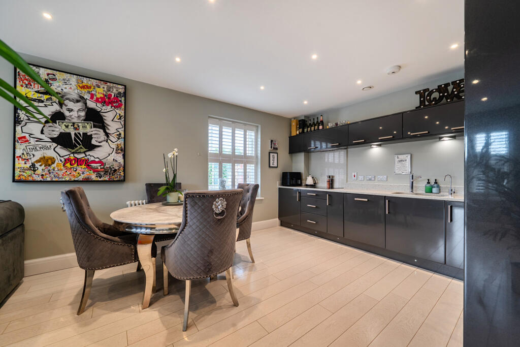 Apartment in Bromley - View 5