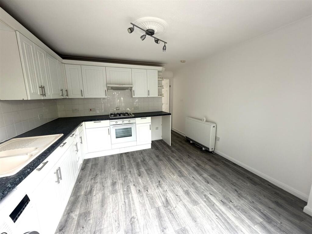 House in Southampton - View 5