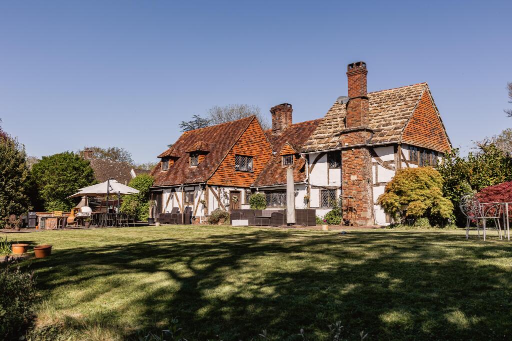 House in Tandridge, Outwood - View 4