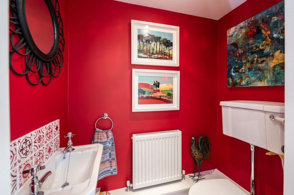 House in Mole Valley, Betchworth - View 5