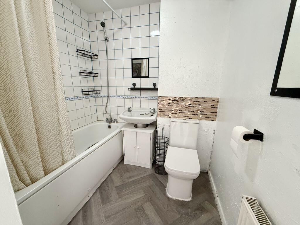 Apartment in Luton - View 5