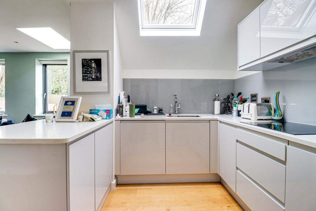 Apartment in St Albans - More