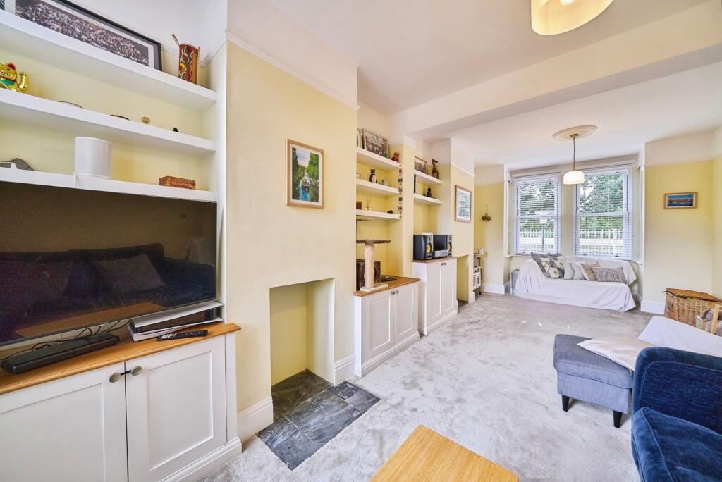 House in London, Canning Town - More
