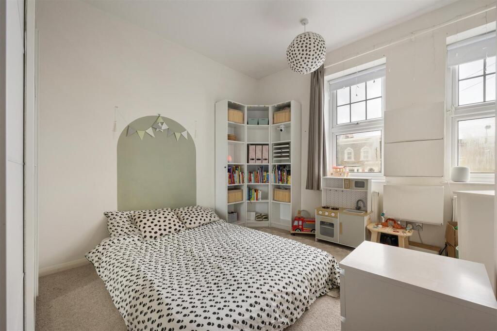 Apartment in London, Leytonstone - View 6